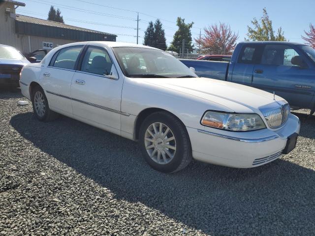 1LNHM81W77Y624779 - 2007 LINCOLN TOWN CAR SIGNATURE Blanc photo 4