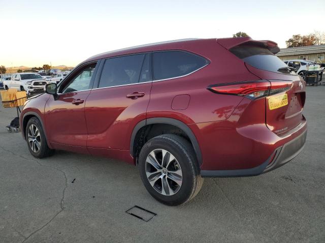 5TDGZRAH2NS092455 - 2022 TOYOTA HIGHLANDER XLE RED photo 2