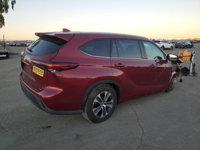 5TDGZRAH2NS092455 - 2022 TOYOTA HIGHLANDER XLE RED photo 3