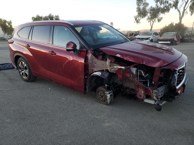 5TDGZRAH2NS092455 - 2022 TOYOTA HIGHLANDER XLE RED photo 4