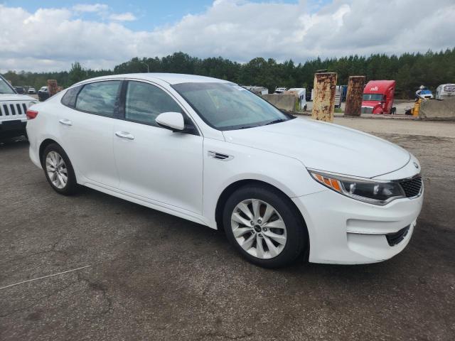 5XXGU4L31GG086668 - 2016 KIA OPTIMA EX WHITE photo 4