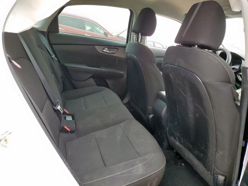 3KPF24AD4KE091460 - 2019 KIA FORTE FE Blanc photo 10