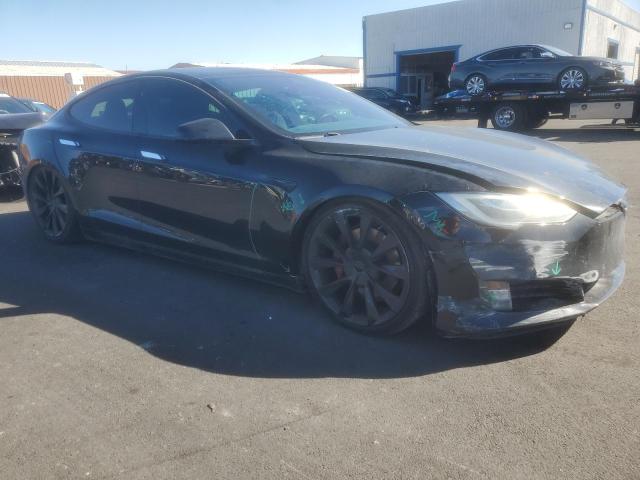 5YJSA1E29JF265900 - 2018 TESLA MODEL S Черный фото 4
