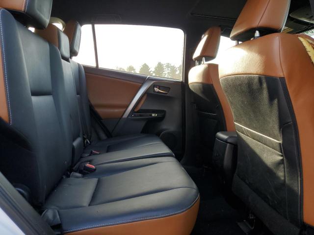 JTMJFREV0GD182376 - 2016 TOYOTA RAV4 SE WHITE photo 11