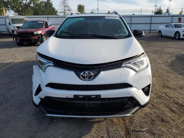 JTMJFREV0GD182376 - 2016 TOYOTA RAV4 SE WHITE photo 5