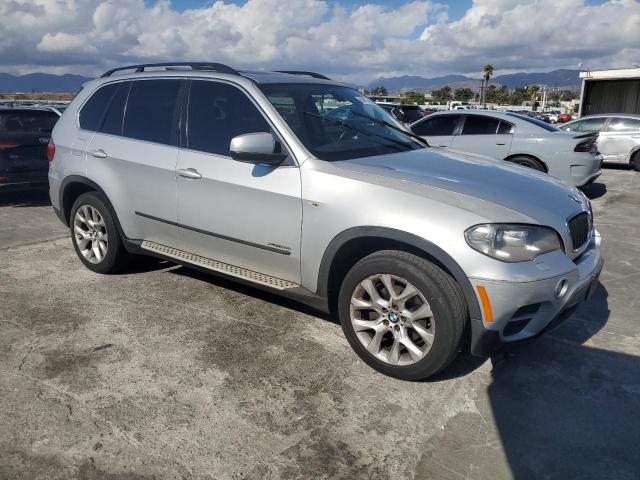 5UXZV4C50D0G50333 - 2013 BMW X5 XDRIVE35I Արծաթագույն լուսանկար 4