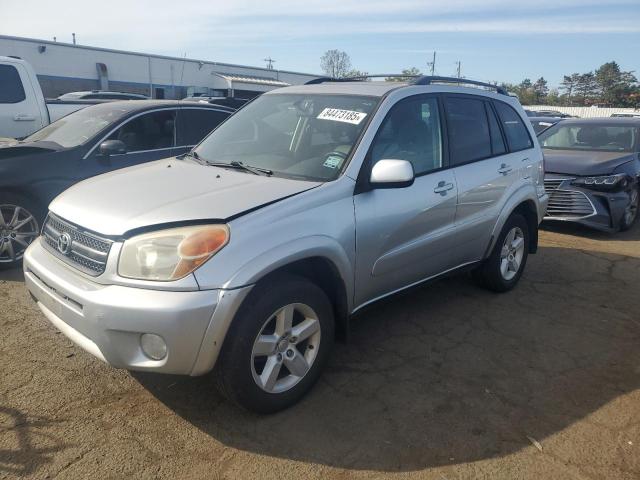 2004 TOYOTA RAV4, 