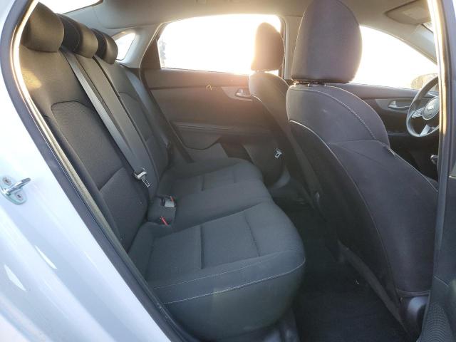 3KPF24ADXME342677 - 2021 KIA FORTE FE WHITE photo 10