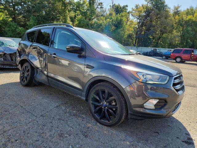 1FMCU0GD0JUB25967 - 2018 FORD ESCAPE SE GRAY photo 4
