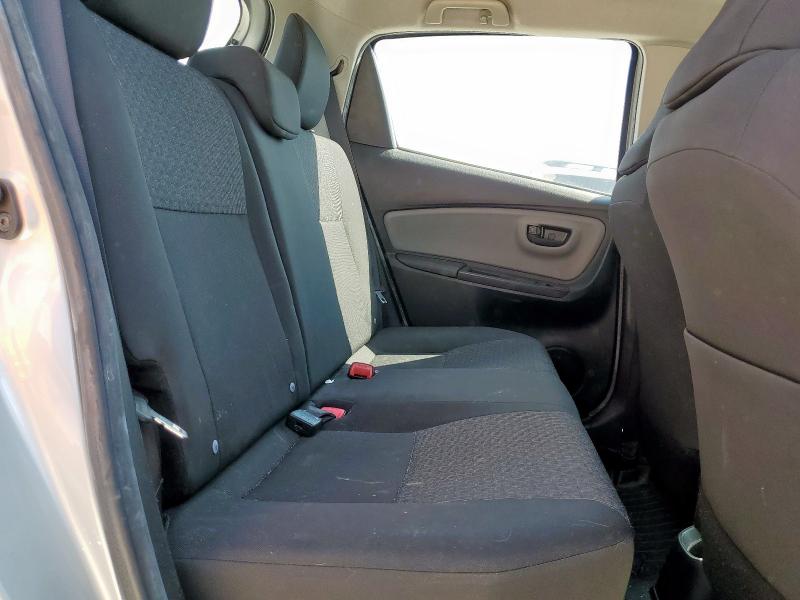 VNKKTUD32GA069778 - 2016 TOYOTA YARIS L SILVER photo 10
