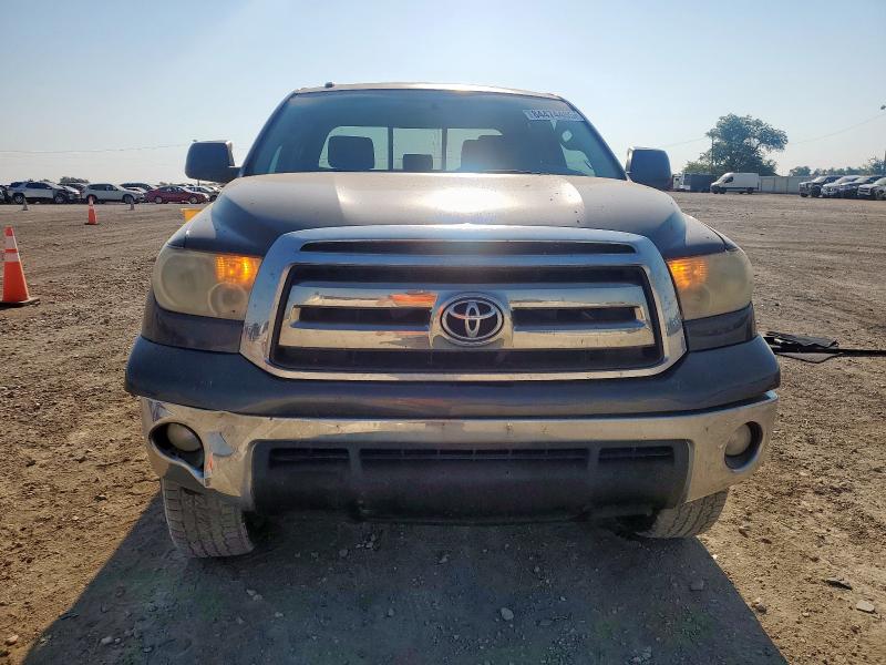 5TFRM5F16DX066123 - 2013 TOYOTA TUNDRA DOUBLE CAB SR5 GRAY photo 5