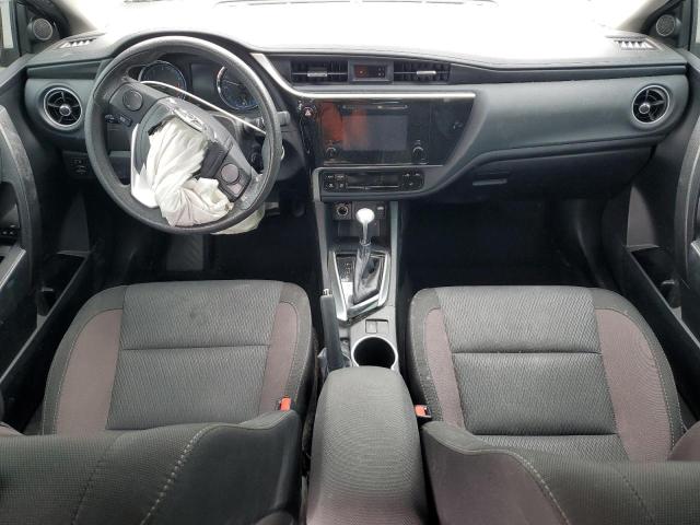 2T1BURHE6JC978513 - 2018 TOYOTA COROLLA L GRAY photo 8