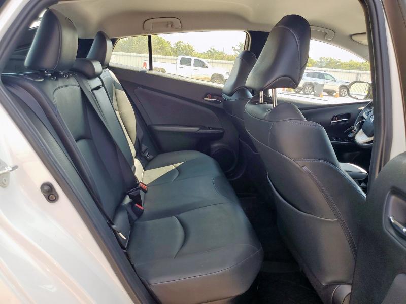 JTDKARFUXJ3546163 - 2018 TOYOTA PRIUS თეთრი ფოტო 10