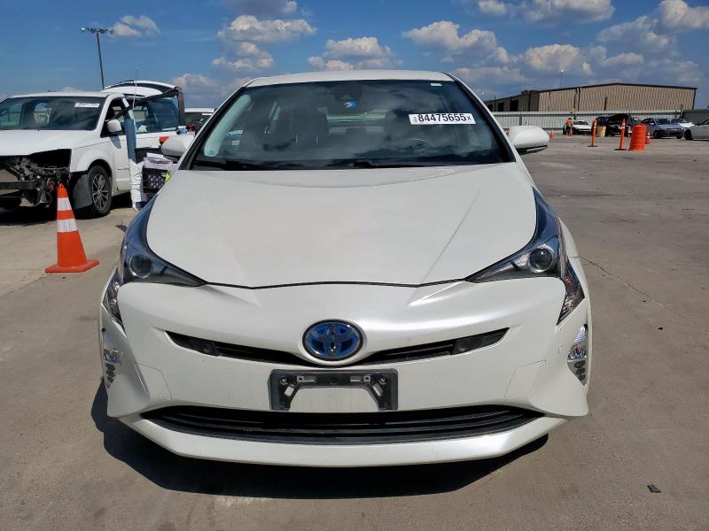 JTDKARFUXJ3546163 - 2018 TOYOTA PRIUS თეთრი ფოტო 5