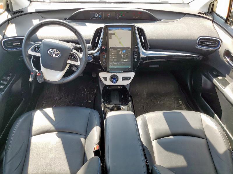 JTDKARFUXJ3546163 - 2018 TOYOTA PRIUS თეთრი ფოტო 8