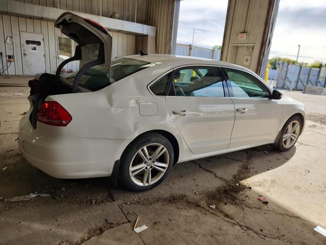 1VWBV7A37FC059529 - 2015 VOLKSWAGEN PASSAT SE WHITE photo 3
