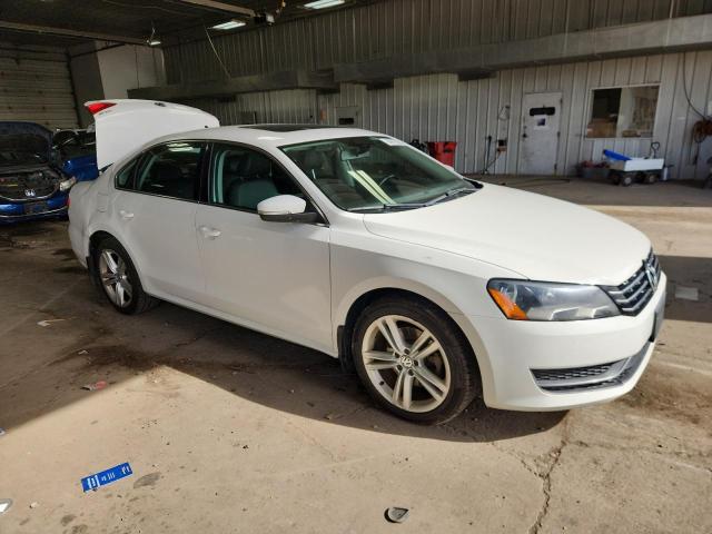 1VWBV7A37FC059529 - 2015 VOLKSWAGEN PASSAT SE WHITE photo 4