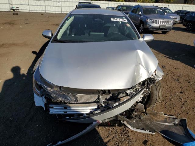 5YFB4MDE0RP224673 - 2024 TOYOTA COROLLA LE ვერცხლისფერი ფოტო 5