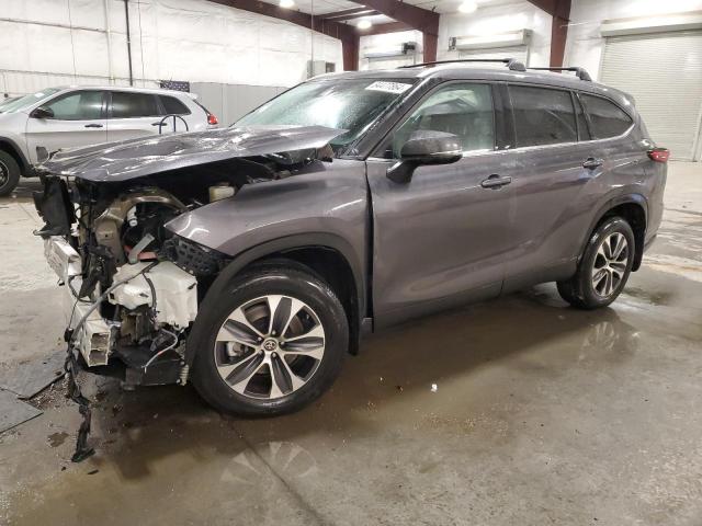 5TDHZRBH0NS234935 - 2022 TOYOTA HIGHLANDER XLE GRAY photo 1