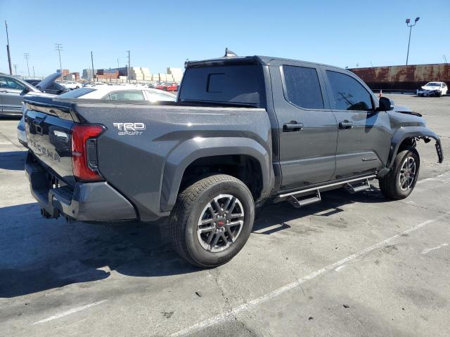3TMLB5JNXRM073336 - 2024 TOYOTA TACOMA DOUBLE CAB ნაცრისფერი ფოტო 3