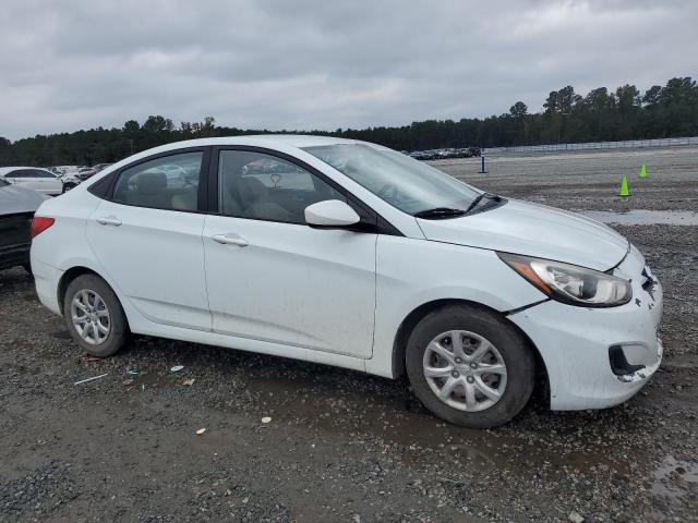 KMHCT4AE8DU496908 - 2013 HYUNDAI ACCENT GLS თეთრი ფოტო 4