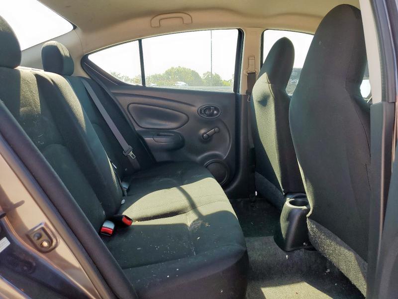 3N1CN7AP9FL801317 - 2015 NISSAN VERSA S GRAY photo 10