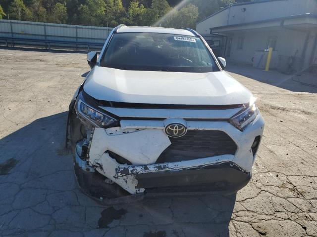 2T3P1RFV8LC137501 - 2020 TOYOTA RAV4 XLE WHITE photo 5