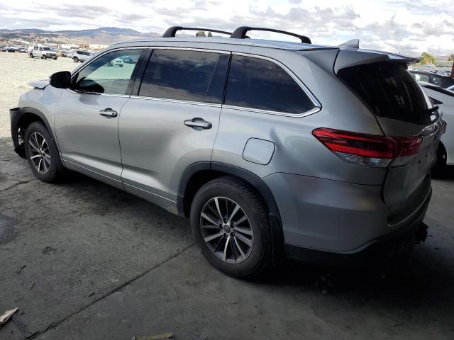 5TDJZRFH2JS542422 - 2018 TOYOTA HIGHLANDER SE Серебристый фото 2