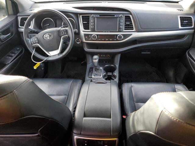 5TDJZRFH2JS542422 - 2018 TOYOTA HIGHLANDER SE Серебристый фото 8