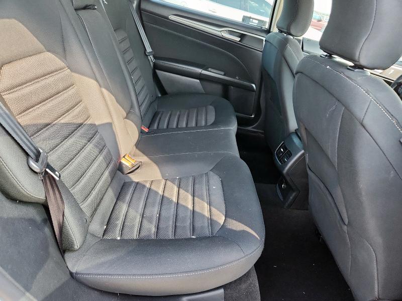 3FA6P0HDXKR148243 - 2019 FORD FUSION SE თეთრი ფოტო 10