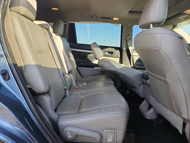 5TDKZRFH4HS523773 - 2017 TOYOTA HIGHLANDER SE BLUE photo 11