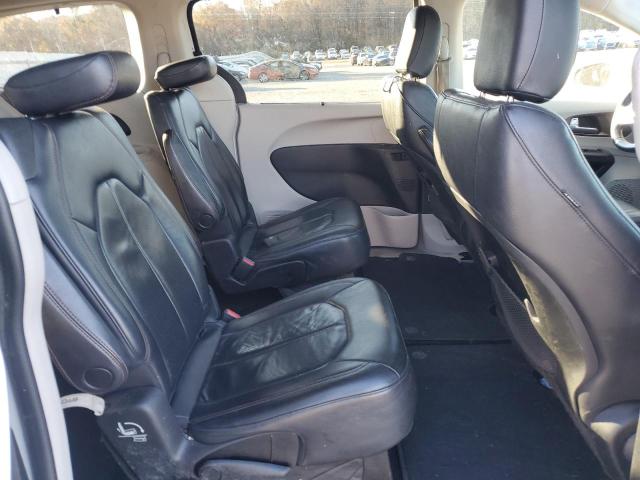 2C4RC1BG8JR120327 - 2018 CHRYSLER PACIFICA TOURING L WHITE photo 11