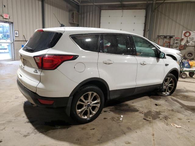 1FMCU9GD2KUC06765 - 2019 FORD ESCAPE SE WHITE photo 3