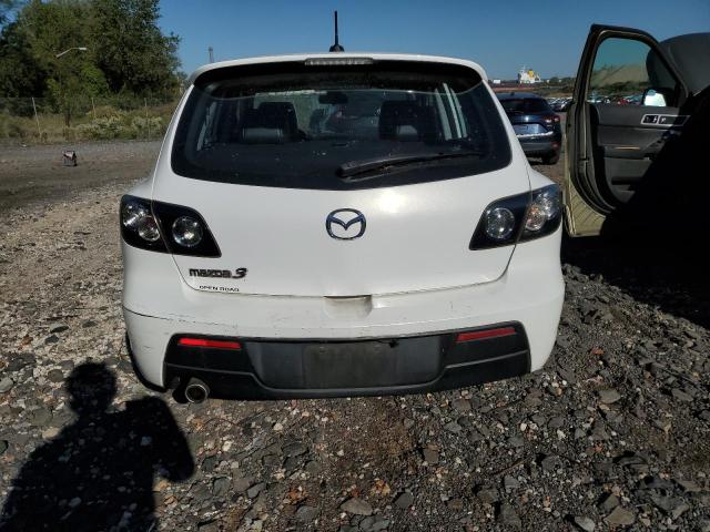 JM1BK344581100764 - 2008 MAZDA 3 HATCHBACK WHITE photo 6