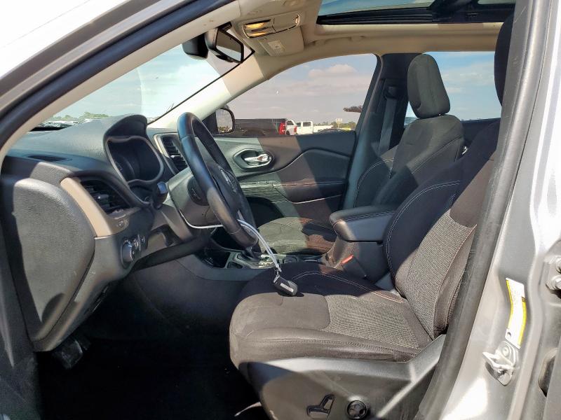 1C4PJLCS6GW307125 - 2016 JEEP CHEROKEE LATITUDE SILVER photo 7