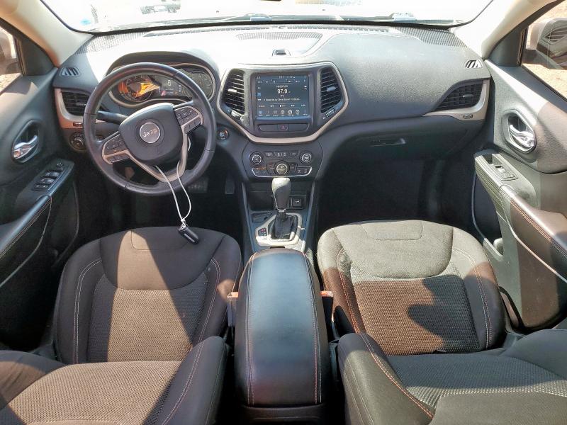 1C4PJLCS6GW307125 - 2016 JEEP CHEROKEE LATITUDE SILVER photo 8