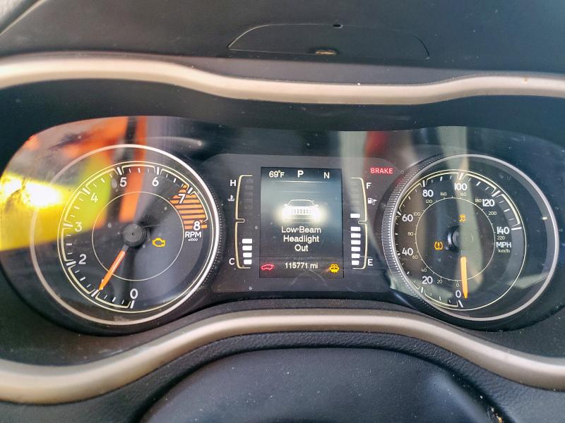 1C4PJLCS6GW307125 - 2016 JEEP CHEROKEE LATITUDE SILVER photo 9