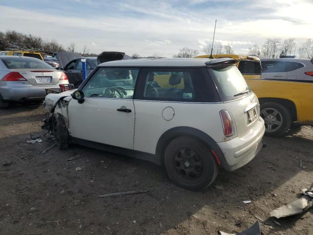 WMWRC33403TC40666 - 2003 MINI COOPER WHITE photo 2