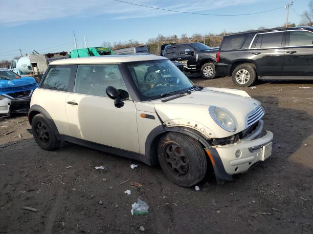 WMWRC33403TC40666 - 2003 MINI COOPER WHITE photo 4