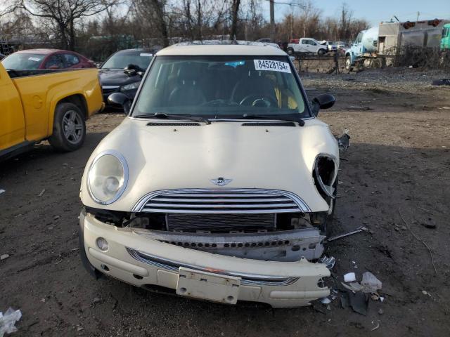 WMWRC33403TC40666 - 2003 MINI COOPER WHITE photo 5