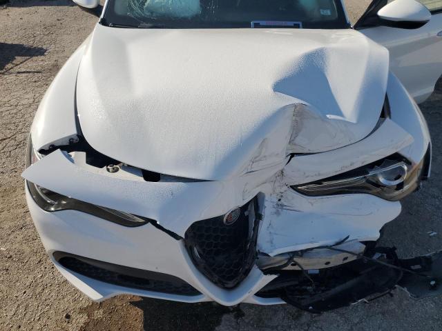 ZASFAKPN2J7B90016 - 2018 ALFA ROMEO STELVIO SPORT Белый фото 11