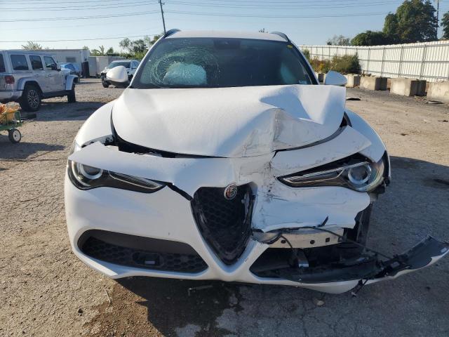 ZASFAKPN2J7B90016 - 2018 ALFA ROMEO STELVIO SPORT Белый фото 5