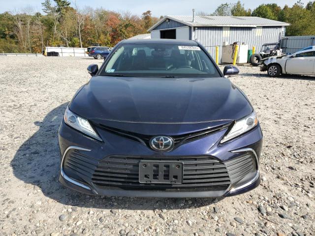 4T1F11BK1NU070193 - 2022 TOYOTA CAMRY XLE 蓝色 照片 5