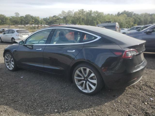 5YJ3E1EA5JF053592 - 2018 TESLA MODEL 3 Schwarz Foto 2