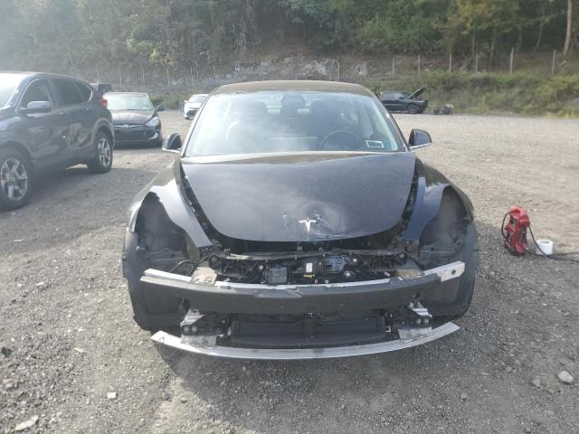 5YJ3E1EA5JF053592 - 2018 TESLA MODEL 3 Schwarz Foto 5