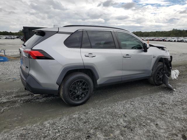 2T3W1RFV0KW056260 - 2019 TOYOTA RAV4 XLE SILVER photo 3
