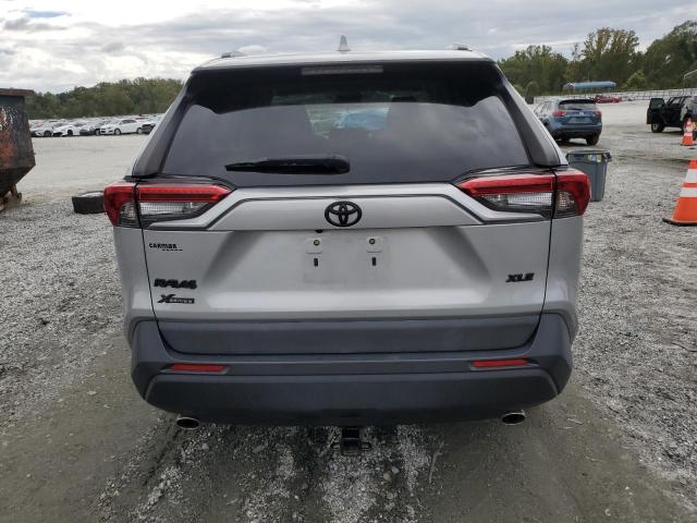 2T3W1RFV0KW056260 - 2019 TOYOTA RAV4 XLE SILVER photo 6