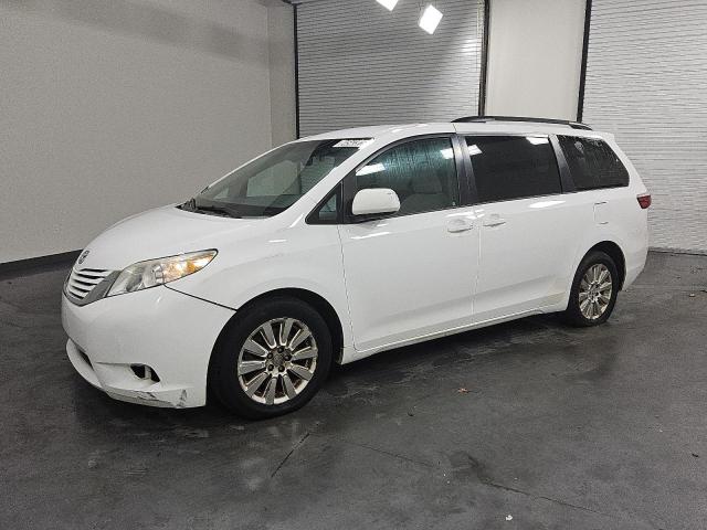 2015 TOYOTA SIENNA LE, 