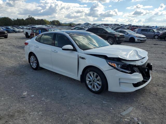 5XXGU4L34GG070562 - 2016 KIA OPTIMA EX WHITE photo 4
