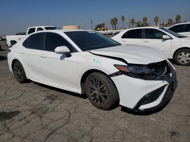 4T1G11AK2RU861781 - 2024 TOYOTA CAMRY SE NIGHT SHADE WHITE photo 4